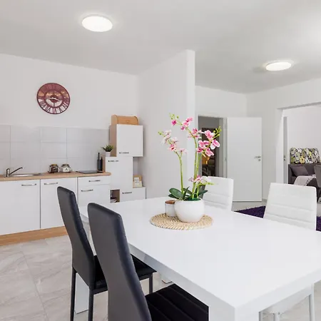 Nika Apartment Selce