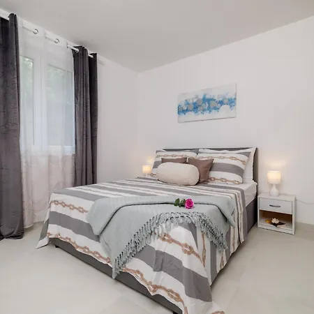 Apartment Nika Selce