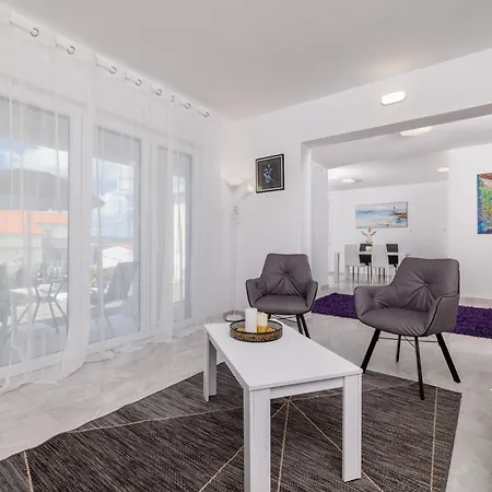 Nika Apartment Selce